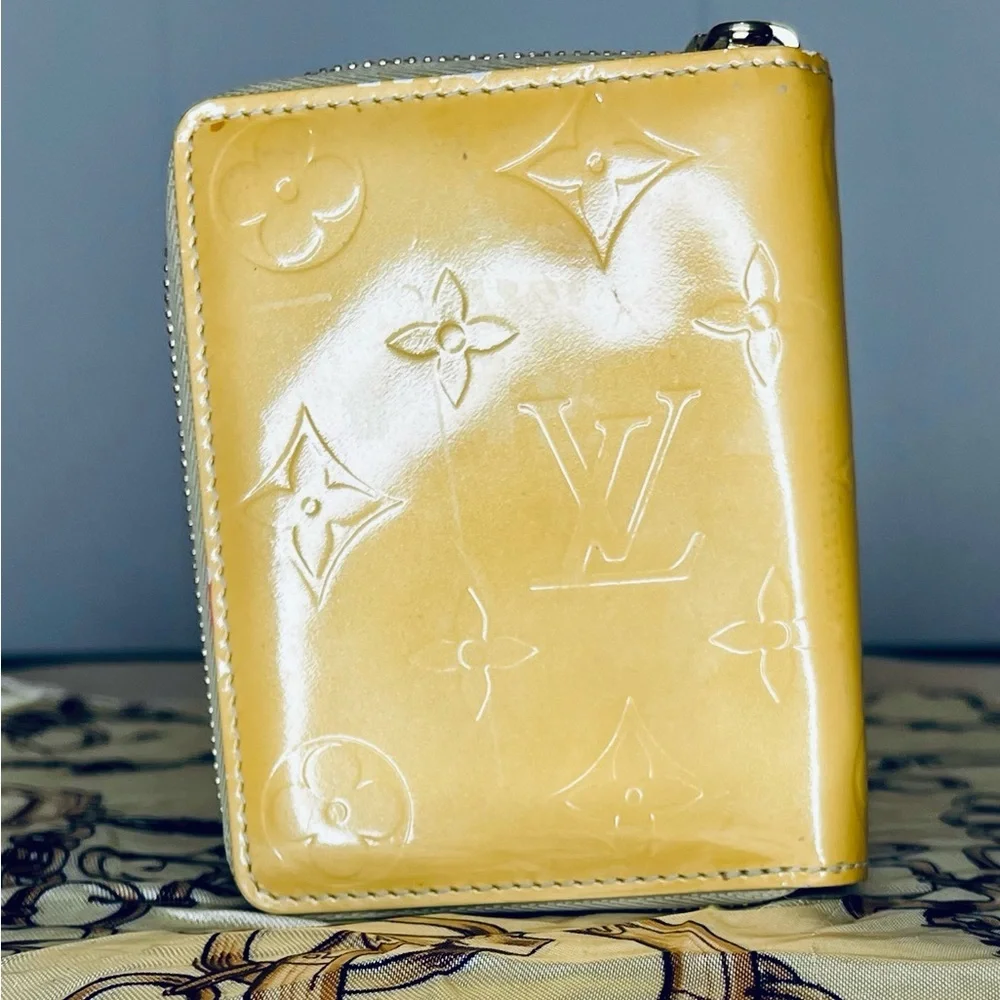 Louis Vuitton Yellow Vernis Monogram Wallet - Picture 3 of 8